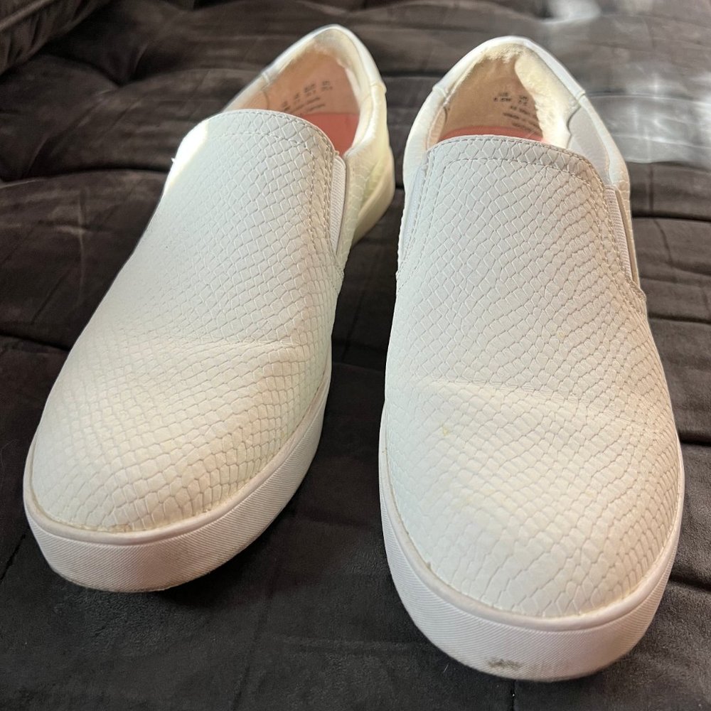 dr. scholl's slip on sneakers - white - snakeskin - size 8.5